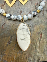 Load image into Gallery viewer, White Howlite and Agate Stone Pendant Necklace Set