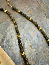 Load image into Gallery viewer, Dark Tone Labradorite Stone Beaded Necklace Set