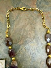 Load image into Gallery viewer, Plum Agate Stone Necklace Set with Heart Shaped Pendant
