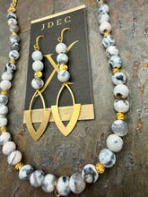 Load image into Gallery viewer, White Howlite and Agate Stone Pendant Necklace Set