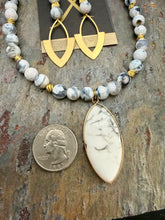 Load image into Gallery viewer, White Howlite and Agate Stone Pendant Necklace Set