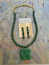 Load image into Gallery viewer, Serpentine and Green Quartz jewelry set with gold accents
