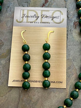 Load image into Gallery viewer, Serpentine and Green Quartz jewelry set with gold accents
