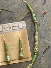 Load image into Gallery viewer, Green Turquoise Howlite jewelry set with Czech glass beads and heart link chain
