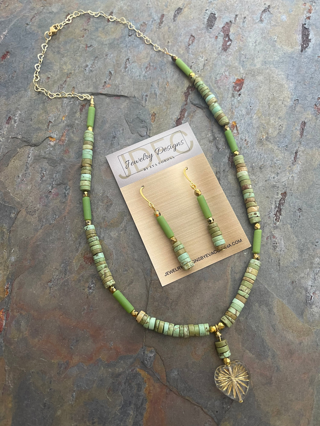 Green Turquoise Howlite jewelry set with Czech glass beads and heart link chain