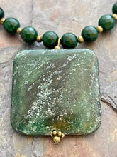 Load image into Gallery viewer, Serpentine and Green Quartz jewelry set with bronze accents
