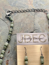 Load image into Gallery viewer, Green Hair Quartz beaded jewelry set with Czech glass
