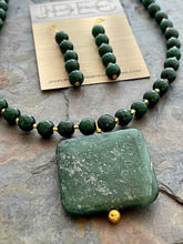 Load image into Gallery viewer, Serpentine and Green Quartz jewelry set with gold accents
