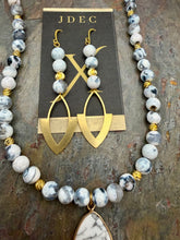 Load image into Gallery viewer, White Howlite and Agate Stone Pendant Necklace Set

