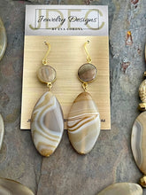 Load image into Gallery viewer, Agate and Czech glass statement jewelry set
