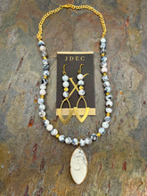 Load image into Gallery viewer, White Howlite and Agate Stone Pendant Necklace Set
