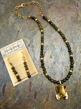 Load image into Gallery viewer, Dark Tone Labradorite Stone Beaded Necklace Set
